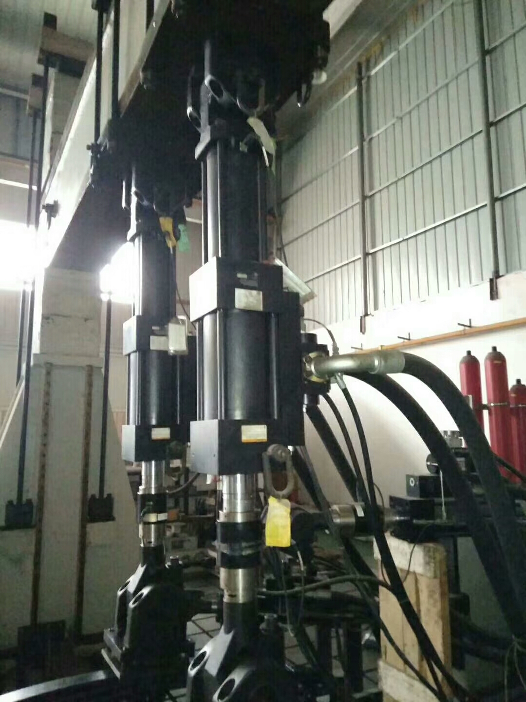 电液伺服两通道副车架疲劳试验系统 NCPL-2