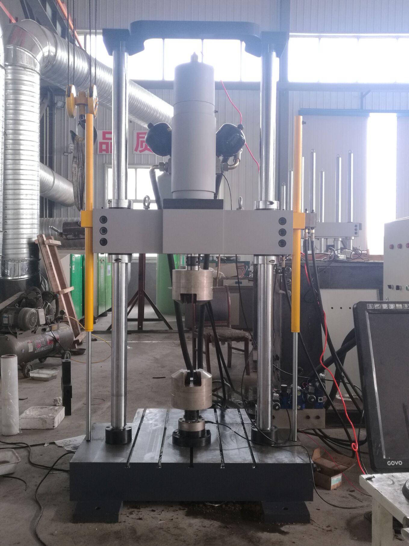 预埋槽道疲劳性能试验机